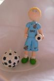 topo de bolo infantil jogador de futebol